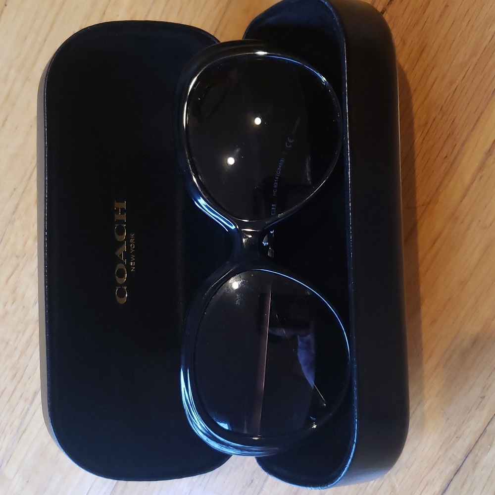 Coach sun glasses 🕶 in great condition only used 3 times.